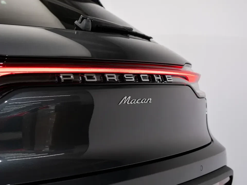 2024 Porsche Macan - Image 10 of 20