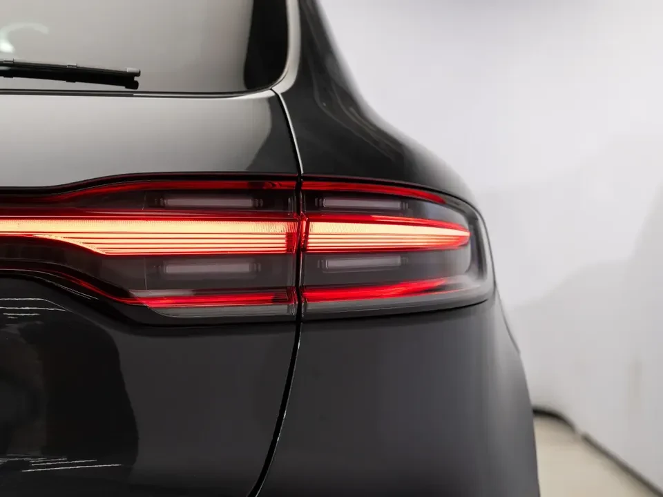 2024 Porsche Macan - Image 12 of 20