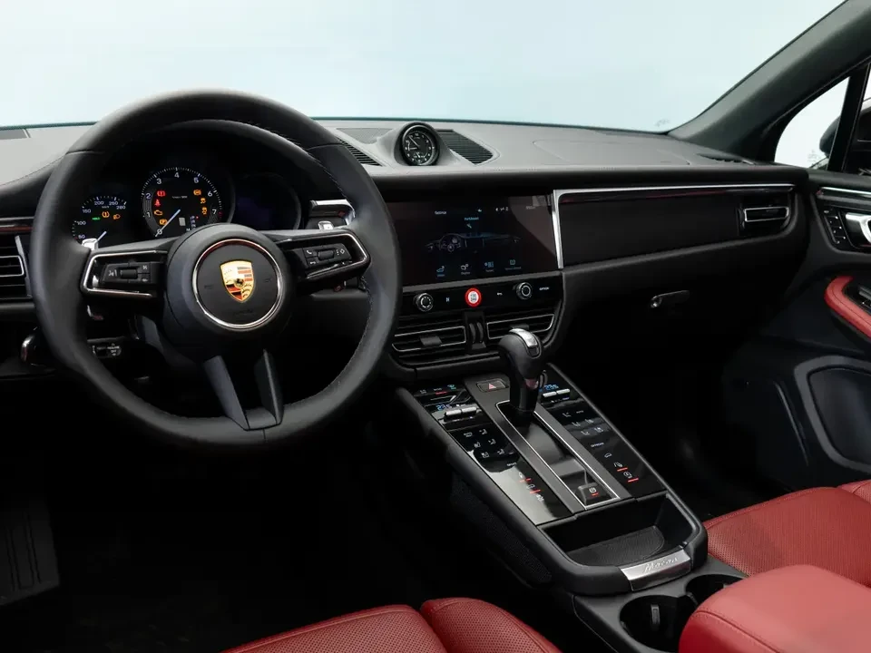 2024 Porsche Macan - Image 17 of 20