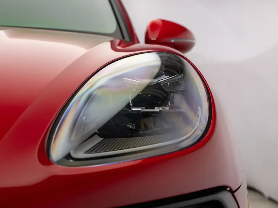 2024 Porsche Macan - Image 11 of 20