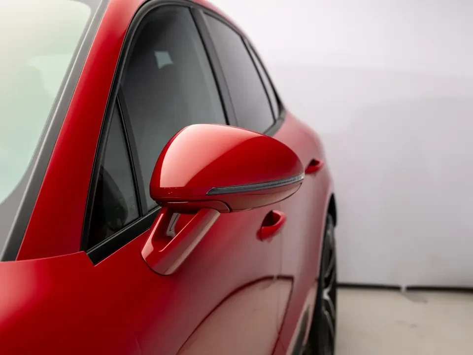 2024 Porsche Macan - Image 16 of 20