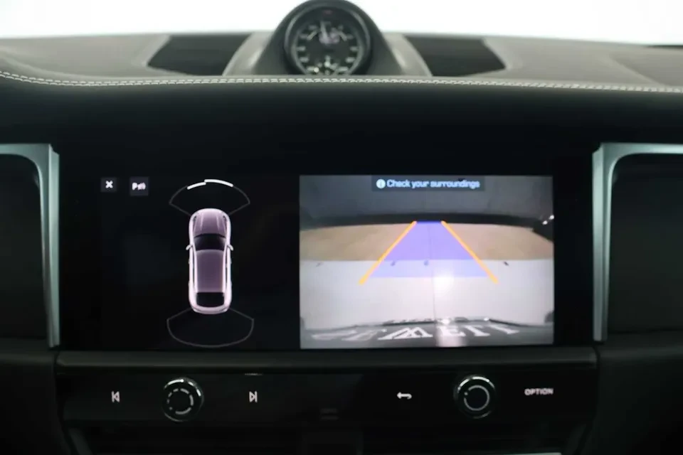 2024 Porsche Macan - Image 7 of 8