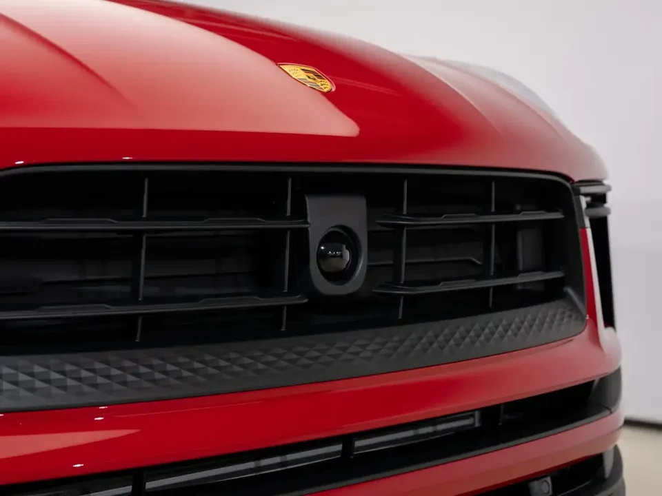 2024 Porsche Macan - Image 15 of 20