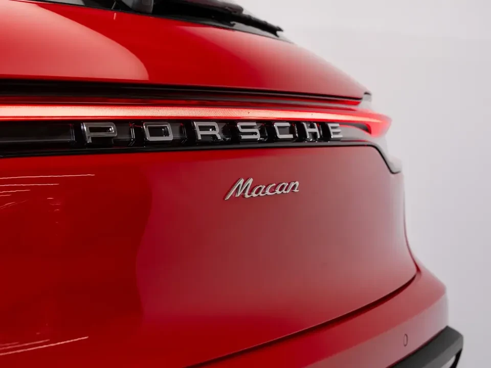 2024 Porsche Macan - Image 10 of 20