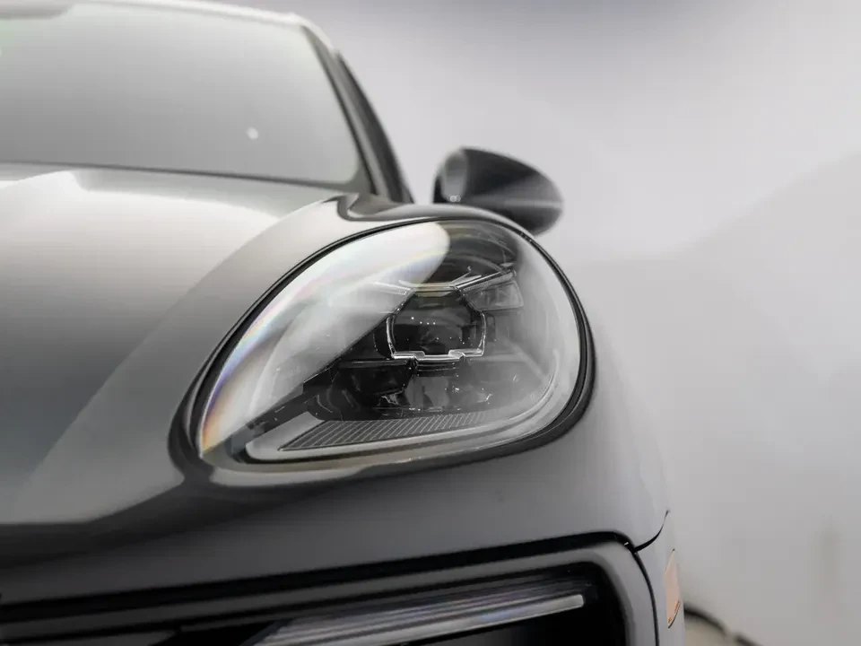 2024 Porsche Macan - Image 11 of 20