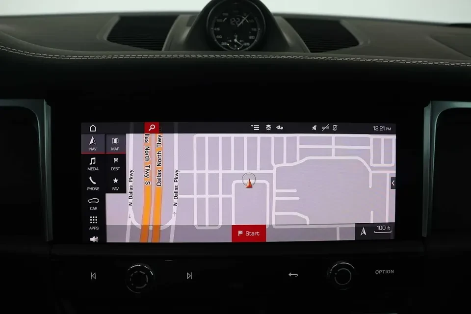 2024 Porsche Macan - Image 8 of 8