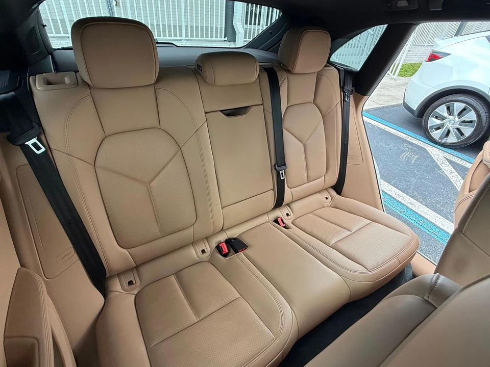 2024 Porsche Macan - Image 9 of 12