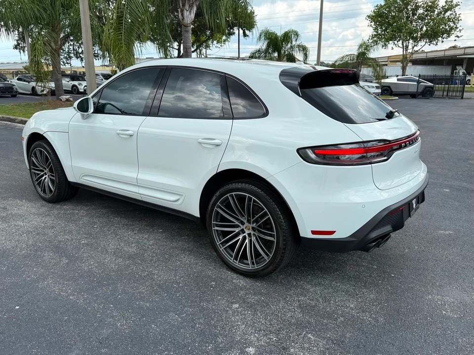 2024 Porsche Macan - Image 12 of 12