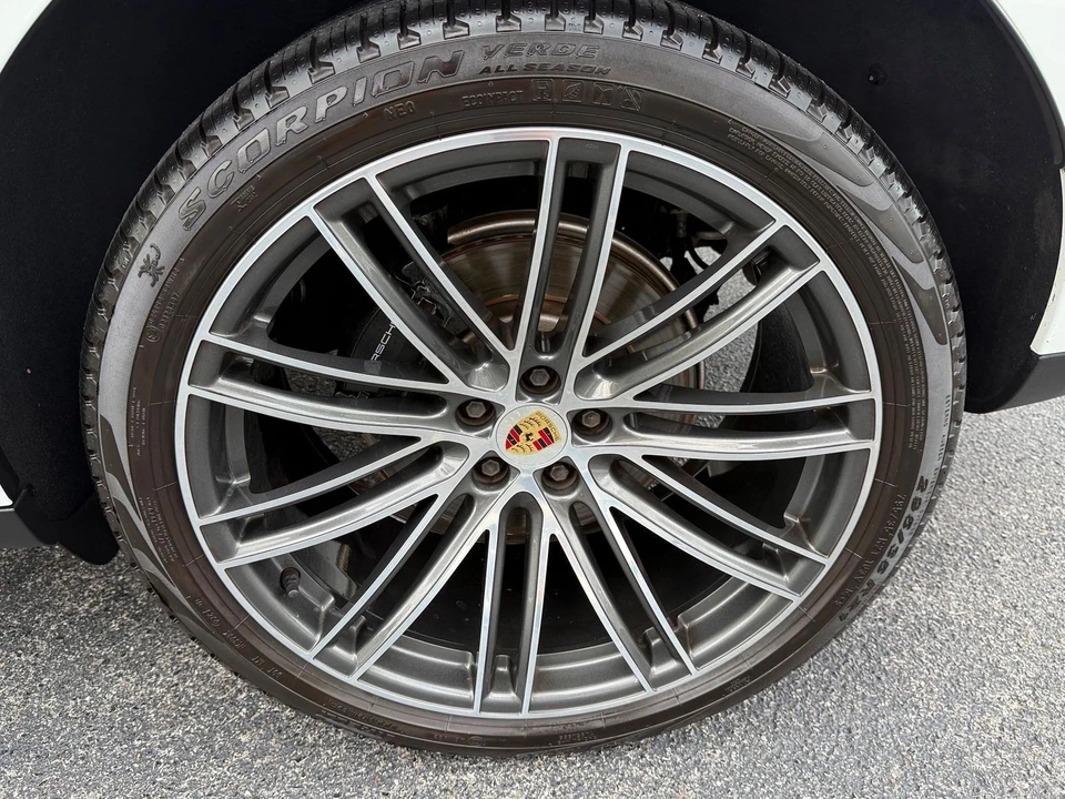 2024 Porsche Macan - Image 6 of 12