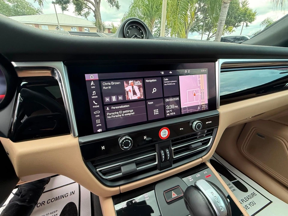 2024 Porsche Macan - Image 11 of 12