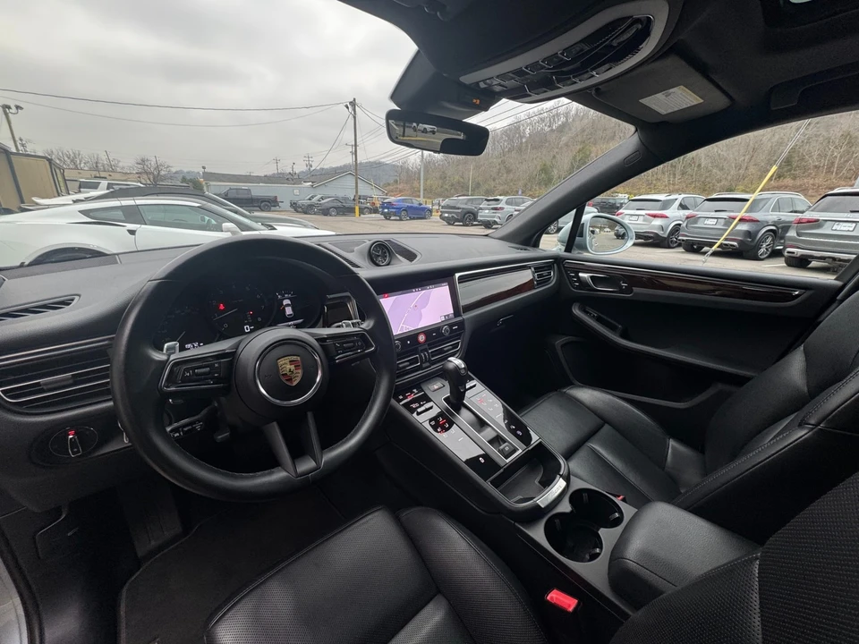 2024 Porsche Macan - Image 10 of 21