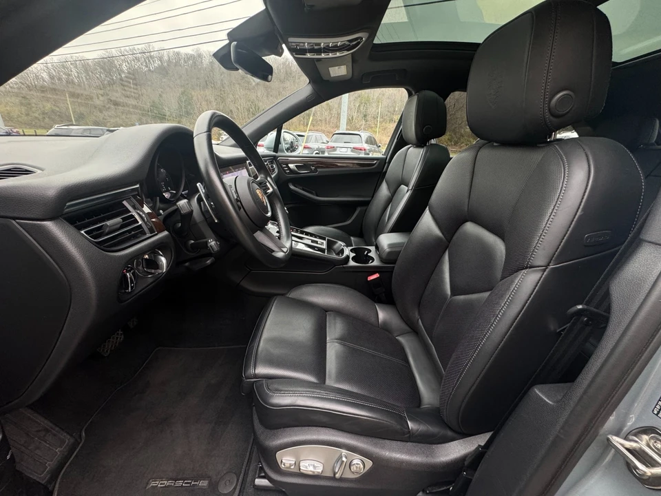 2024 Porsche Macan - Image 9 of 12