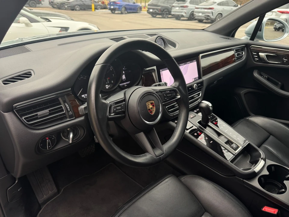 2024 Porsche Macan - Image 18 of 21