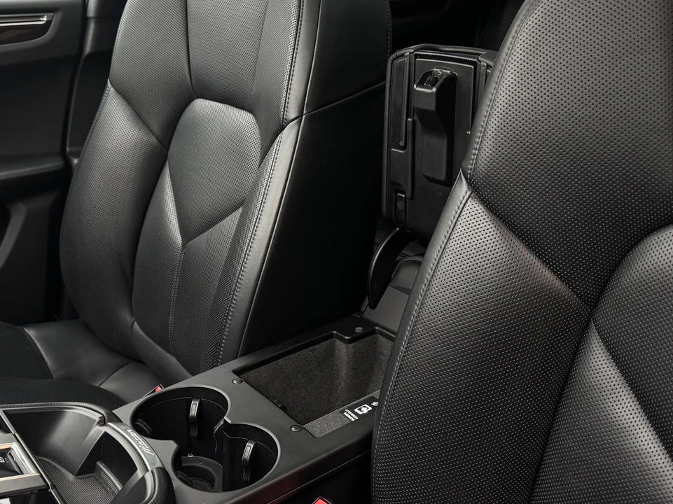 2024 Porsche Macan - Image 14 of 21