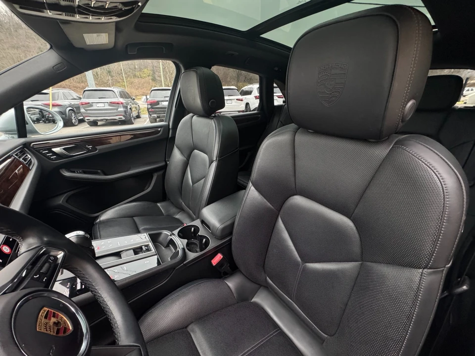2024 Porsche Macan - Image 11 of 12