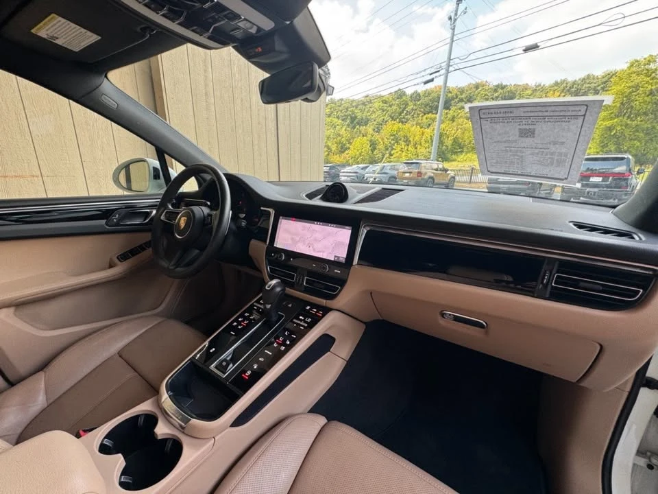 2024 Porsche Macan - Image 18 of 20
