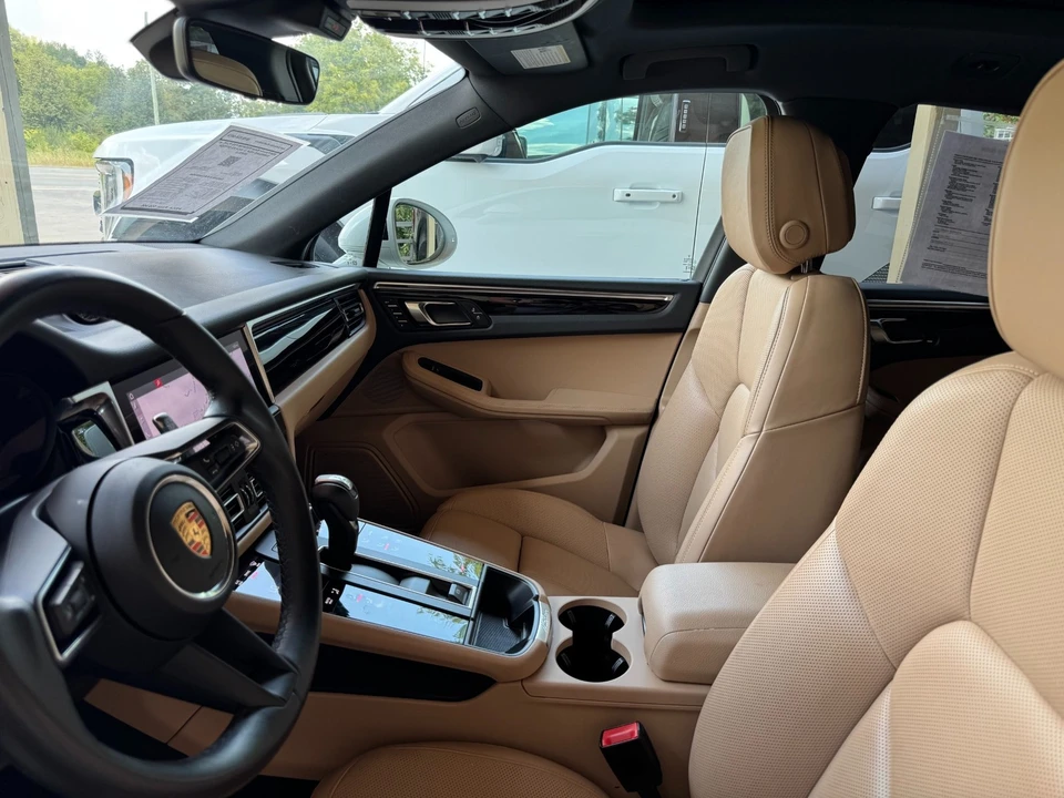 2024 Porsche Macan - Image 13 of 31