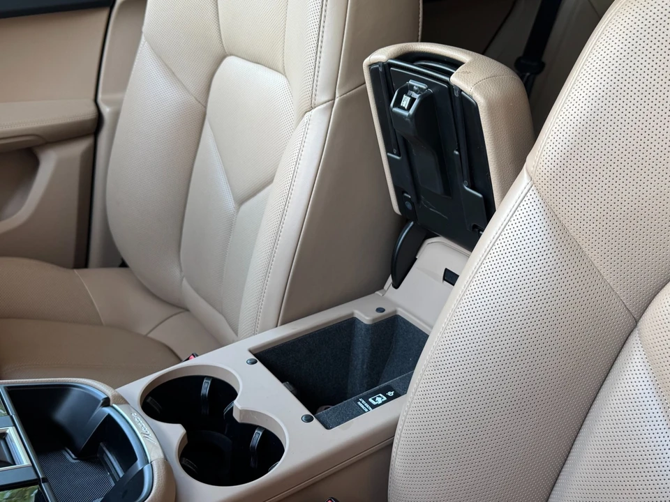 2024 Porsche Macan - Image 15 of 31
