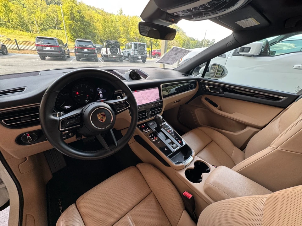 2024 Porsche Macan - Image 9 of 31