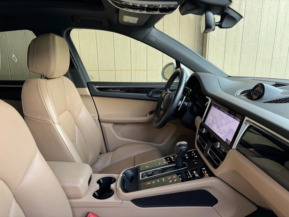 2024 Porsche Macan - Image 22 of 31