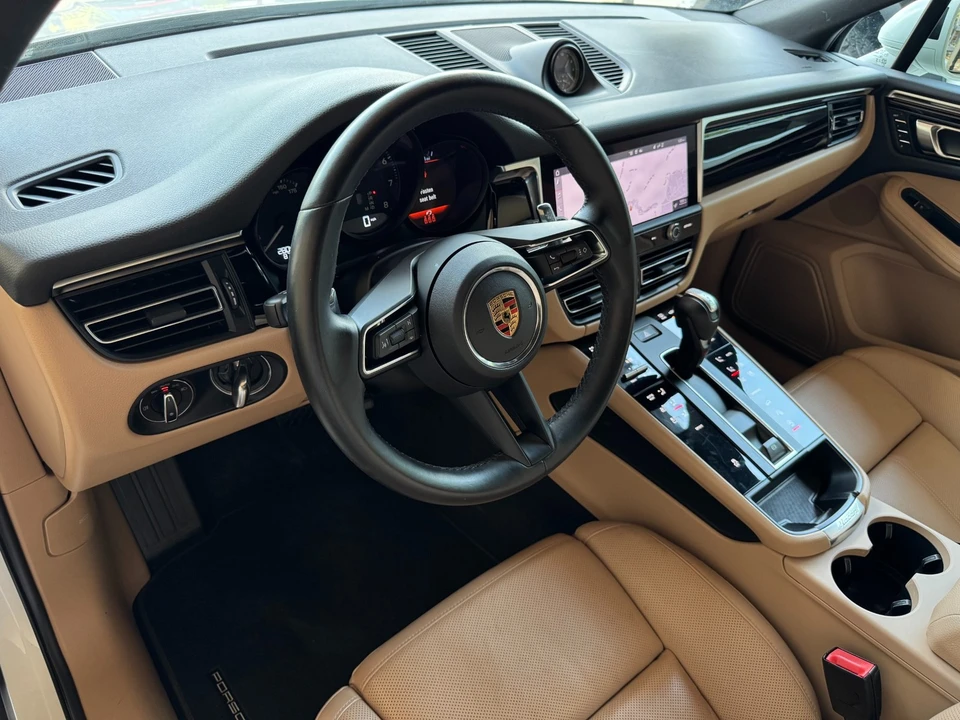 2024 Porsche Macan - Image 12 of 31