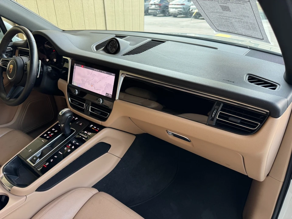 2024 Porsche Macan - Image 21 of 31