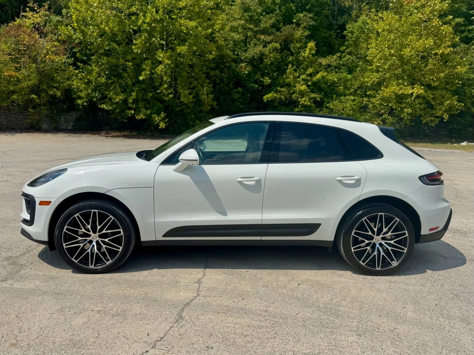 2024 Porsche Macan - Image 7 of 31