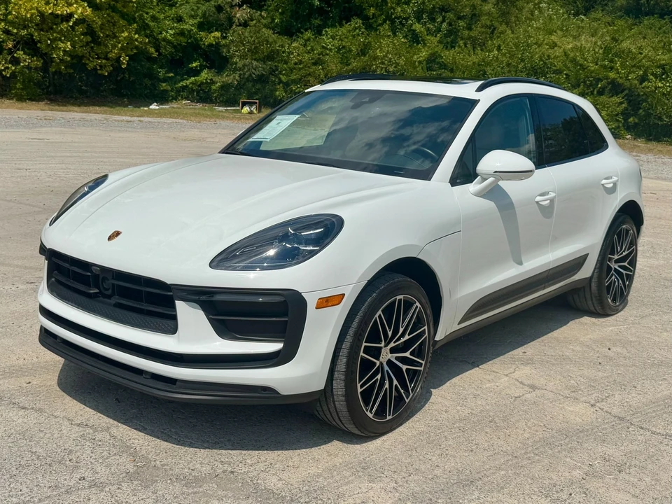 2024 Porsche Macan - Image 2 of 31