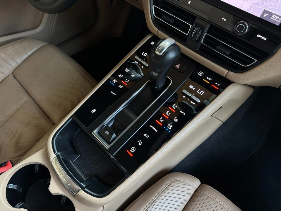 2024 Porsche Macan - Image 23 of 31