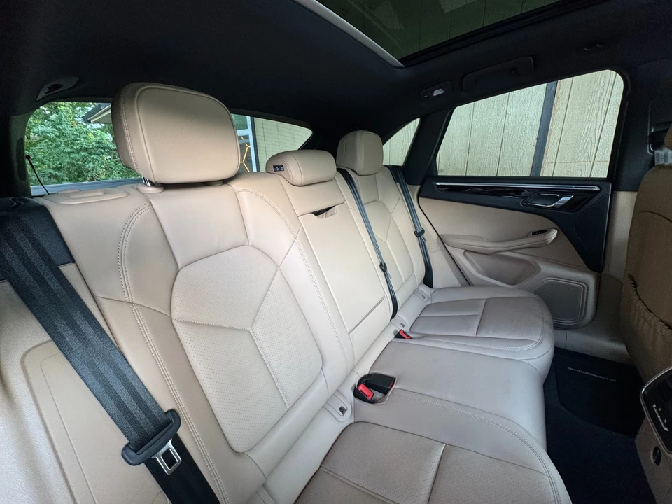 2024 Porsche Macan - Image 29 of 31
