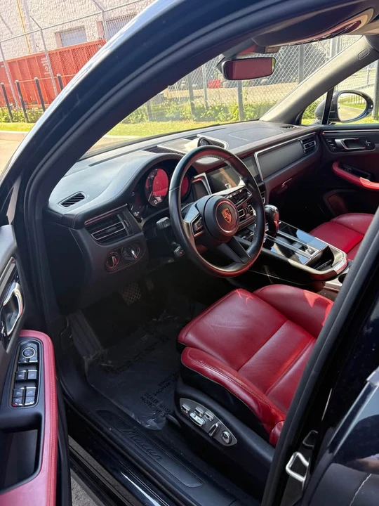 2024 Porsche Macan - Image 7 of 9