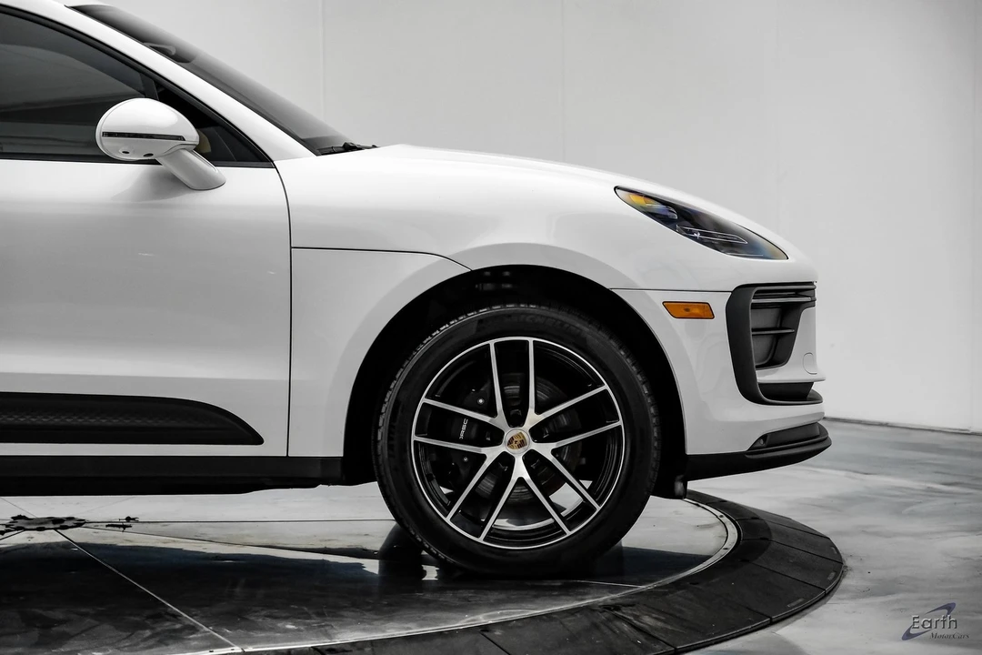 2024 Porsche Macan S - Image 18 of 21