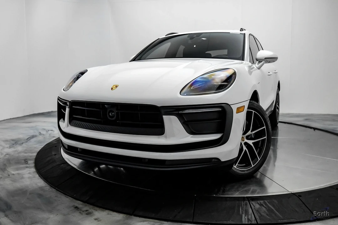 2024 Porsche Macan - Image 3 of 12