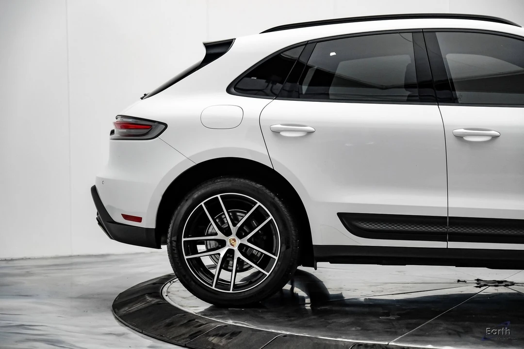 2024 Porsche Macan S - Image 17 of 21