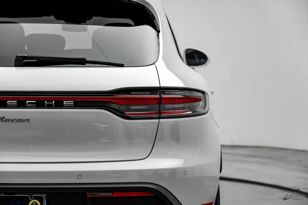 2024 Porsche Macan - Image 12 of 12