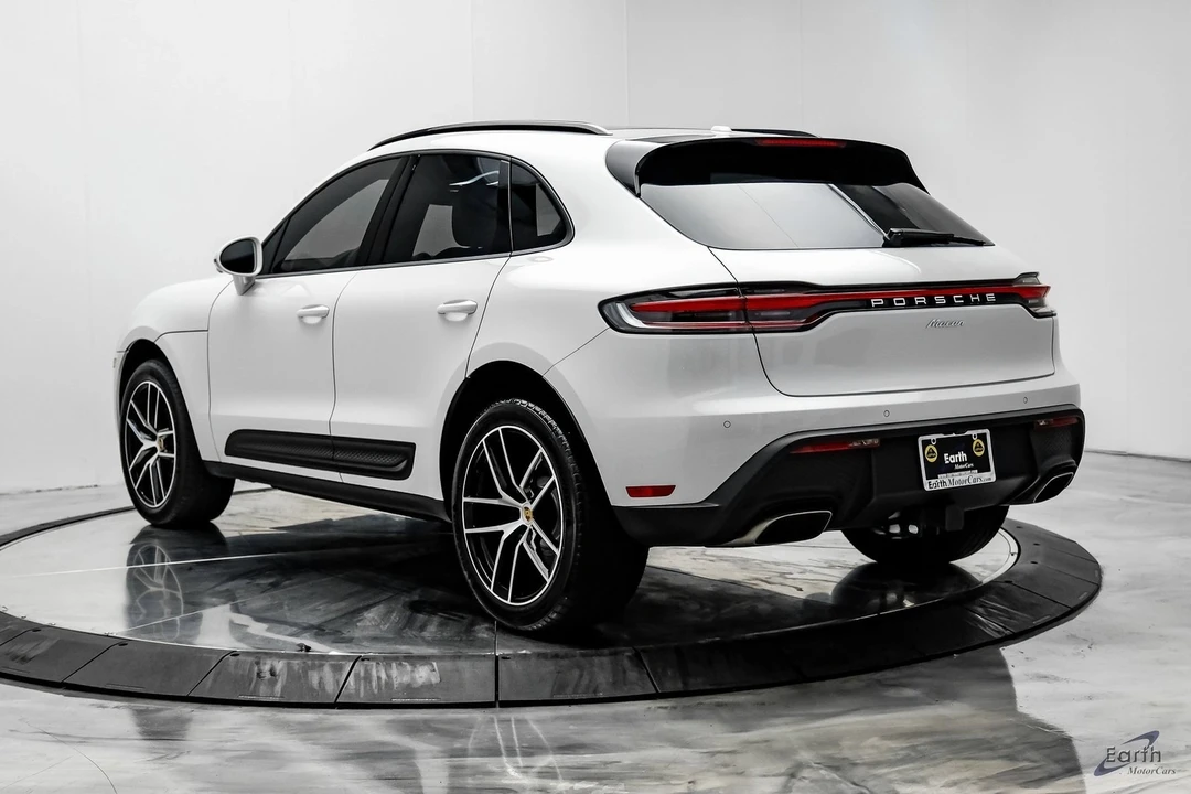 2024 Porsche Macan - Image 8 of 12