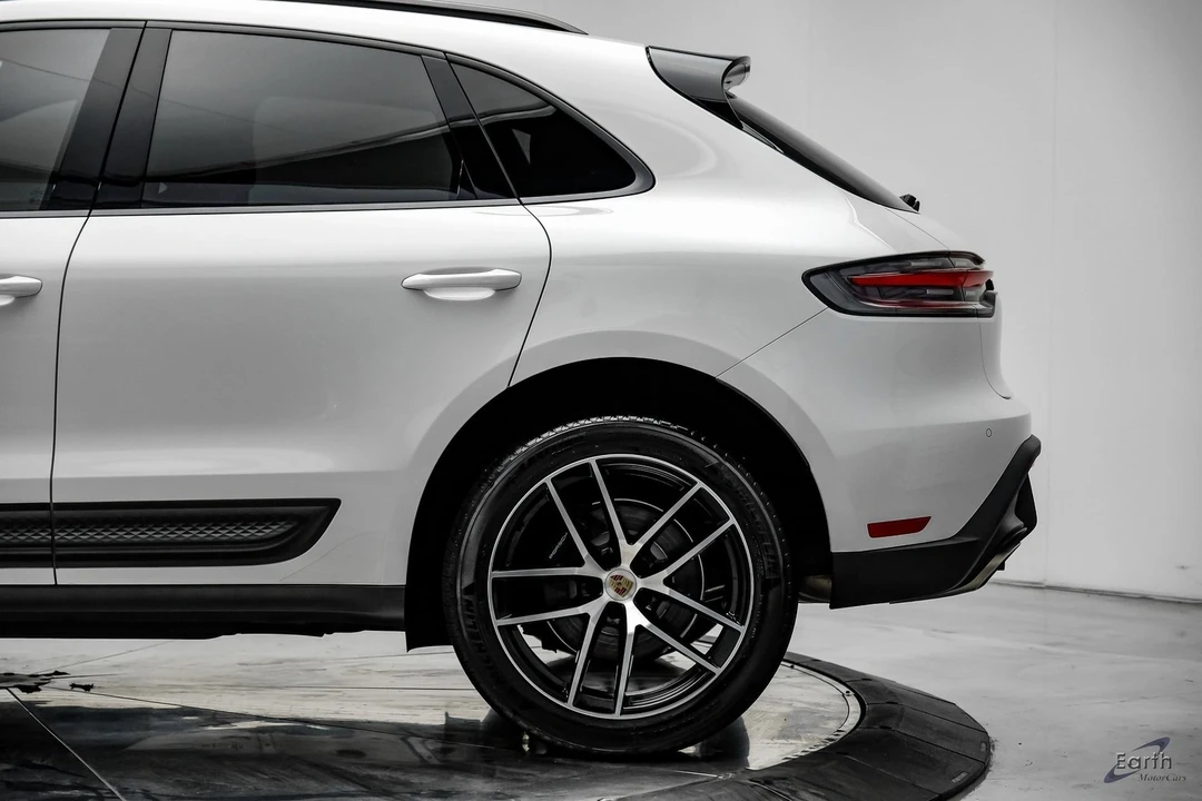 2024 Porsche Macan - Image 7 of 12