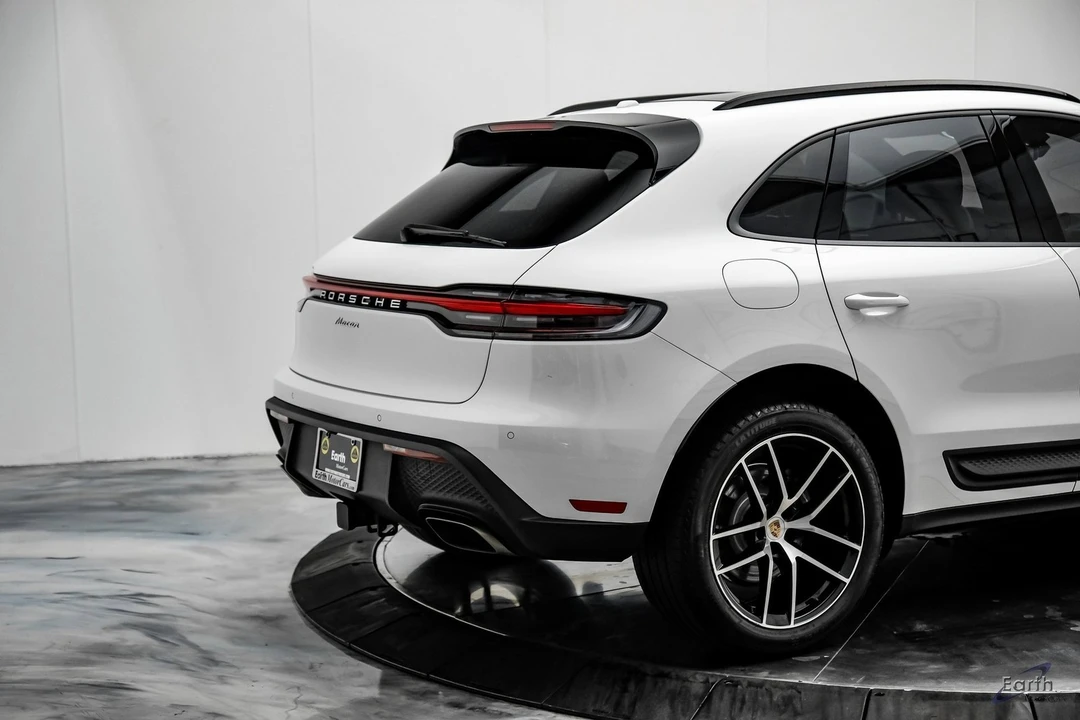 2024 Porsche Macan S - Image 14 of 21