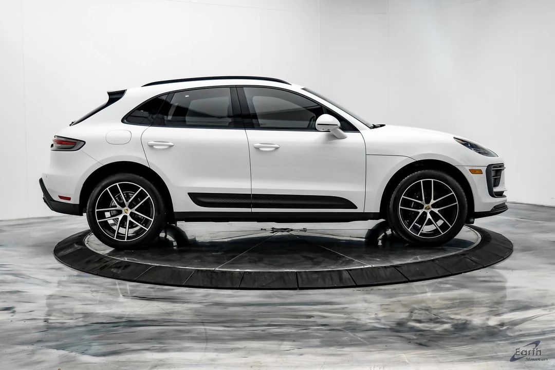 2024 Porsche Macan S - Image 16 of 21