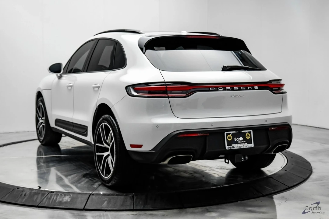 2024 Porsche Macan - Image 9 of 12