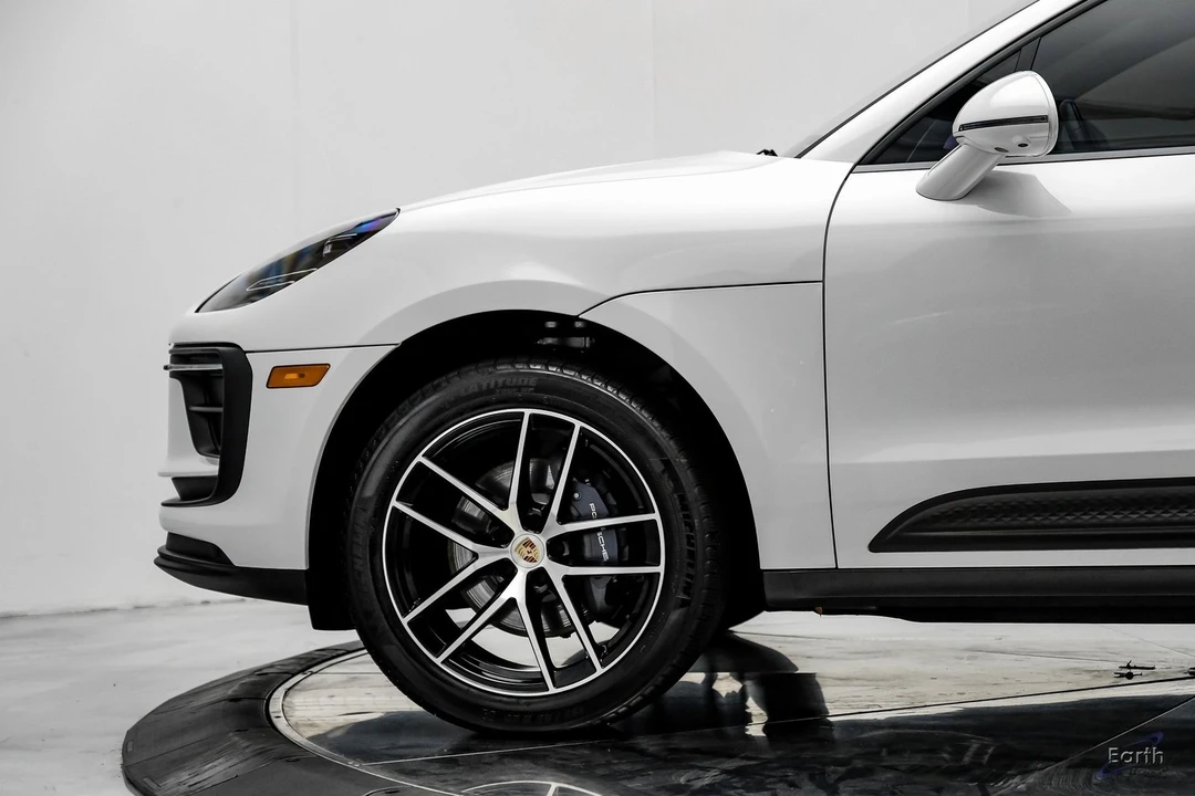 2024 Porsche Macan - Image 6 of 12