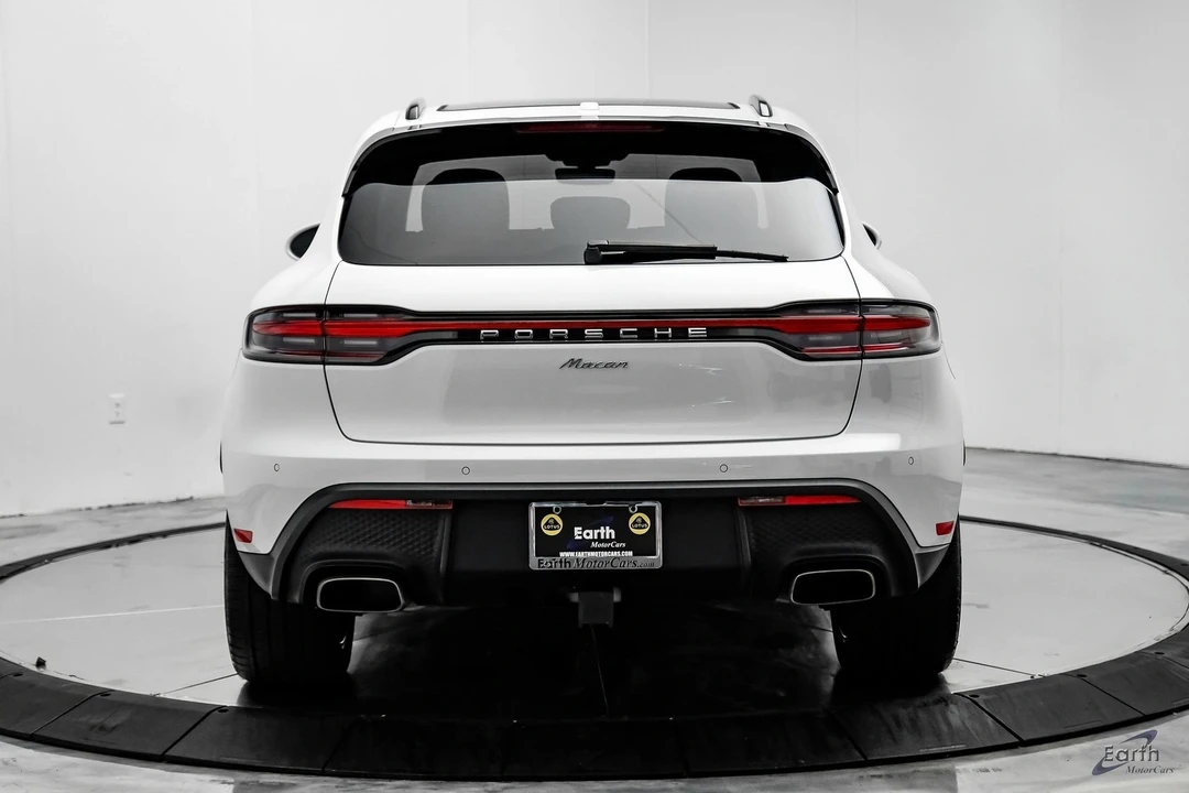 2024 Porsche Macan - Image 10 of 12
