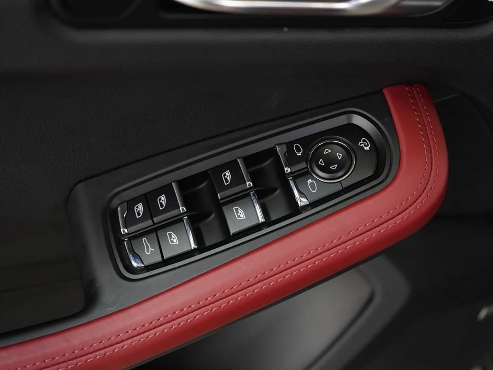 2024 Porsche Macan S - Image 19 of 20