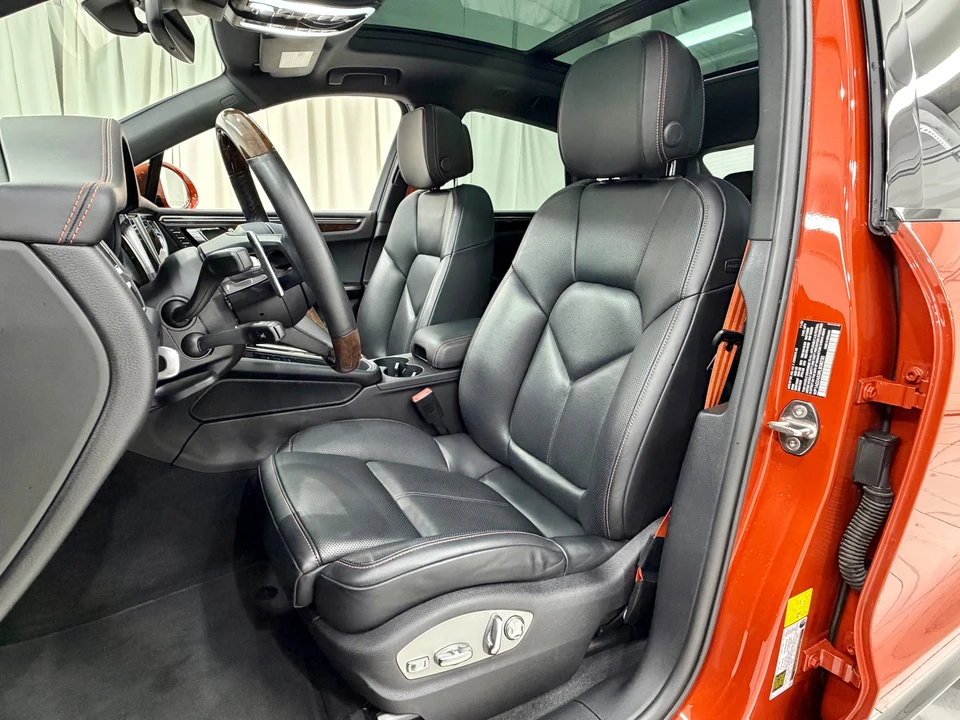 2024 Porsche Macan S - Image 28 of 31