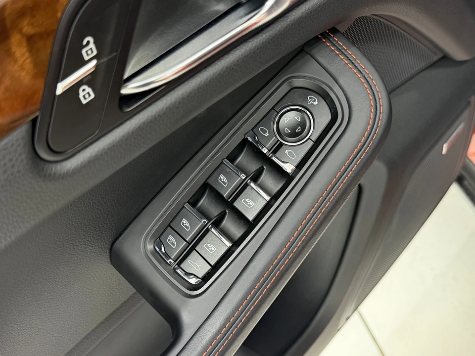 2024 Porsche Macan S - Image 24 of 31