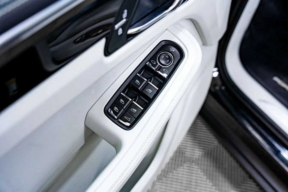 2024 Porsche Macan S - Image 17 of 20