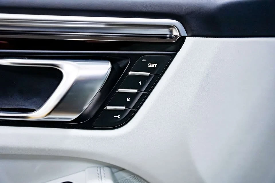 2024 Porsche Macan S - Image 18 of 20