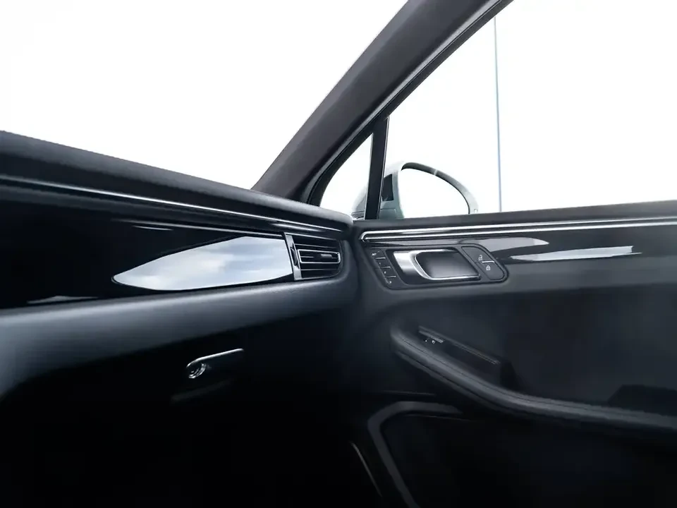 2024 Porsche Macan S - Image 17 of 20