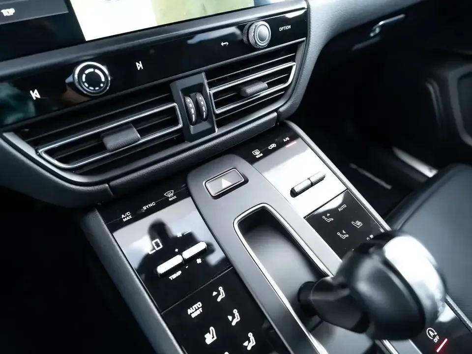 2024 Porsche Macan S - Image 14 of 20