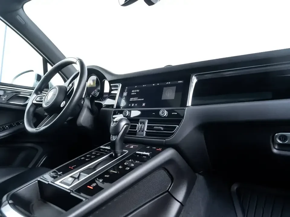 2024 Porsche Macan S - Image 16 of 20
